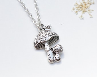 Silver Snail on Mushroom Necklace - Cottagecore Goblincore Jewellery, Toadstool Necklace, Snail Necklace, Gardencore, Hedgewitch,