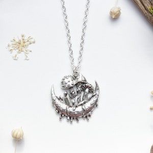 Silver Mushroom and Crystals Necklace - Cottagecore Goblincore Jewellery, Toadstool Necklace, Whimsigoth, Mushroom Necklace,