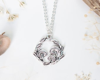 Paddenstoelkrans zilveren ketting - Cottagecore. Goblinkern. Sprookjesachtig. Donkere academische wereld. Cadeau voor haar. Cadeau voor liefhebbers van paddenstoelen.