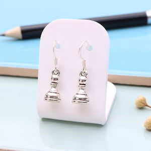 Orecchini in argento a forma di pedina - regalo per giocatori di scacchi, orecchini originali, regali a tema scacchi, orecchini pendenti in argento sterling ipoallergenico