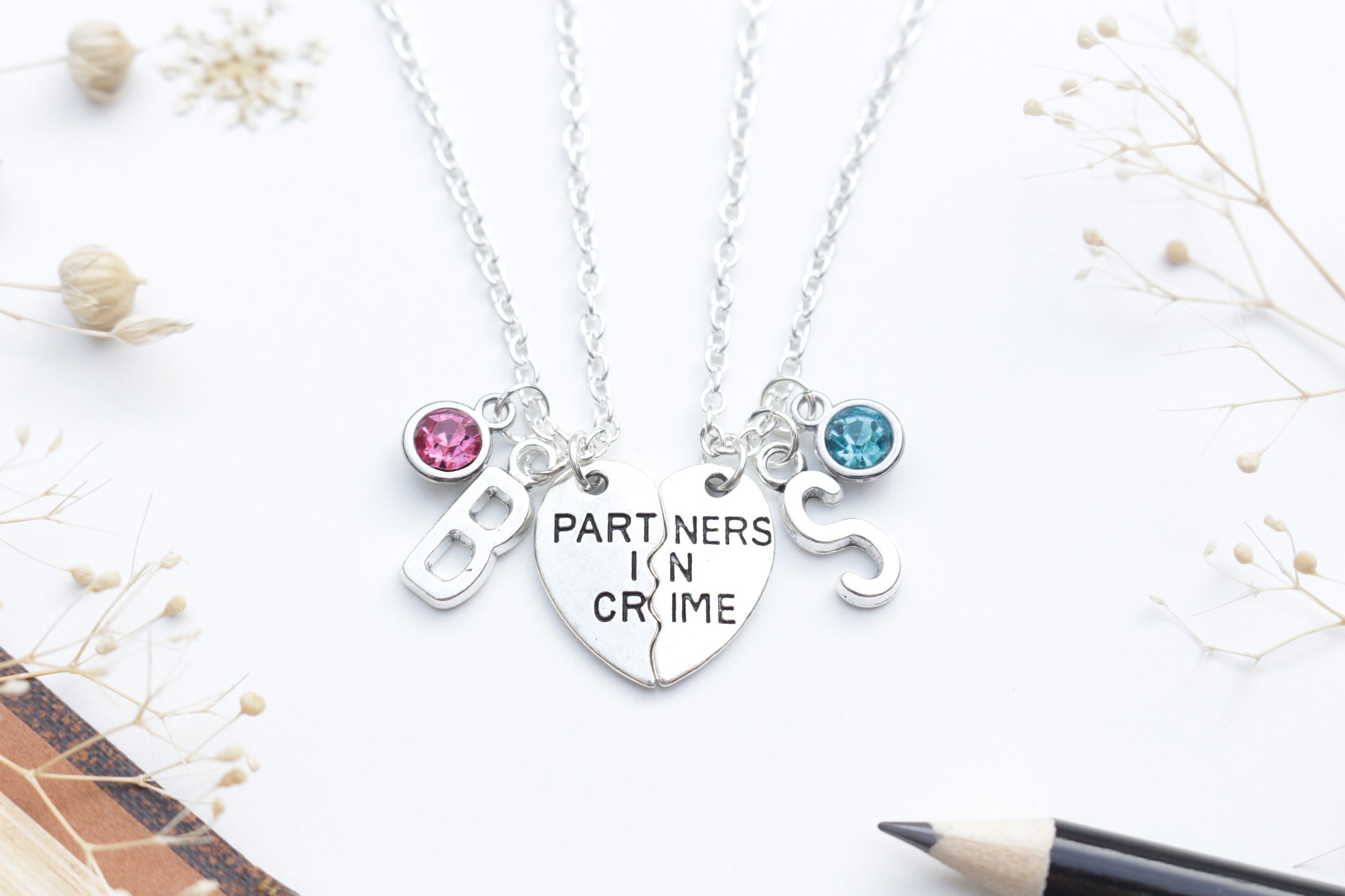 2pcs THELMA LOUISE Pendant Necklaces Guns Heart Friendship