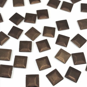 Brunt fyrkantigt fixeringsspikhuvud / Tillgängliga storlekar 7 x 7 mm, 10 x 10 mm / 100 st