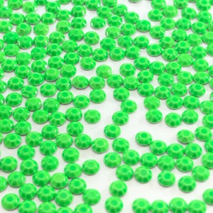 Diamantes de imitación Hotfix verde neón Tamaño 3 mm / ¡Agregue brillo a ropa, carteras, clavos, vasos, muñecas, álbumes de recortes y más!