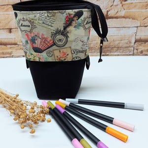 Estojo para lápis, porta-lápis, porta-utensílios, estojo pop-up, estojo - leques femininos nostálgicos em preto e bege-verde