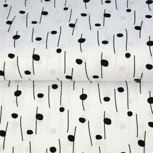 Könnte beinhalten: Weißer Stoff mit einem Muster aus schwarzen Noten und Punkten.