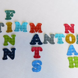 Färgglada strykbara bokstäver