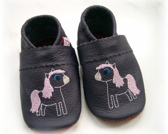 Lederpuschen/Krabbelschuhe "kleines Pony"