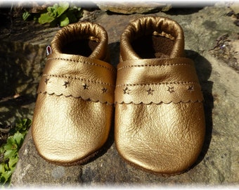 Krabbelschuhe, Babyschuhe , Lederpuschen Sale !! Einzelstück !!!Baby Krabbelschuhe Lauflernschuhe  mit Lochmuster Sterne Gr. 18