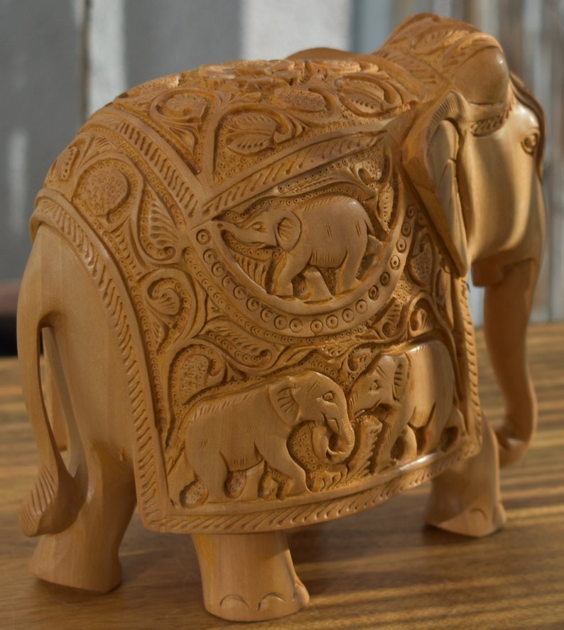 Véritable & magnifique éléphant bois massif venant des Indes antone Ginevra Véritable & magnifique éléphant bois massif venant des Indes antone Ginevra