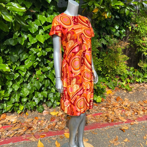 1960s Groovy Psychedelic Print Shift Dress - image 2