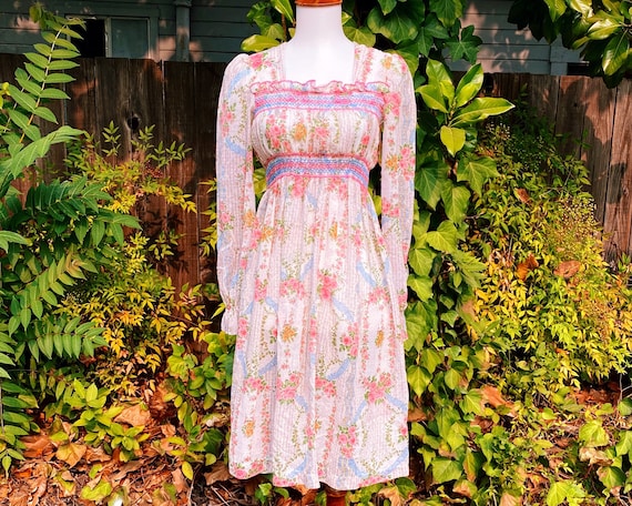 1970’s Romantic Gauzy Floral Cottagecore Prairie D