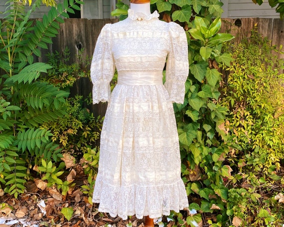 1980’s/70’s Doris Cream Lace & Ribbon Lolita Dress