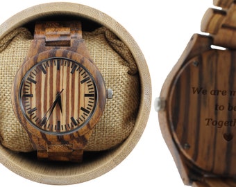 Montre homme gravée zébrée aux mains noires, montre en bois, montre en bois personnalisée, montre pour homme (W007)