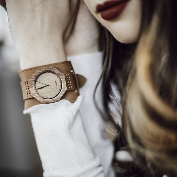 Montre pour femme gravée Angie Wood Creations Zebrawood avec bracelet en cuir, montre pour femme en bois, montre pour femme, montre, (W029)