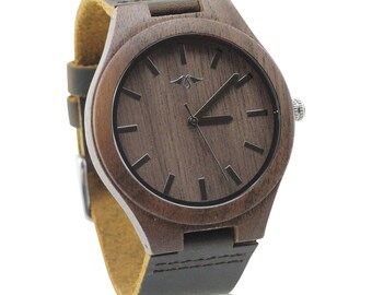 Gegraveerd Walnut Wood Herenhorloge met bruine lederen band, lederen houten horloge, herenhorloge, gegraveerd horlogeW101)