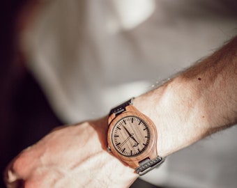 Grawerowany orzech męski Zegarek z czarnym skórzanym paskiem, drewniany zegarek, spersonalizowany zegarek z drewna, zegarek męski (W096)