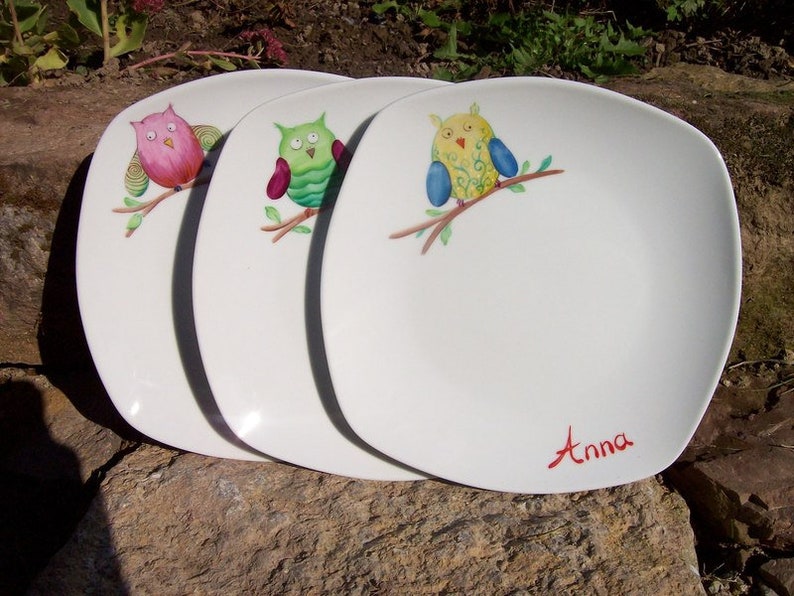 Children's Plate with a colourful owl and a name made of porcelain, hand painted in desired colour image 1