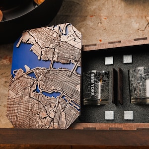 Ensemble de whisky gravé avec verres, pierres et sous-verres - Cadeau personnalisé carte du monde 3D pour lui, article de bar personnalisé souvenir