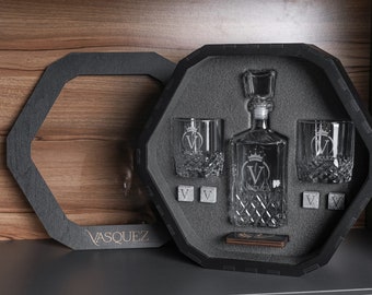 Set with Bourbon Decanter, Whiskey Glasses and Stones, Ideal Christmas Gift for Him, Personalized Whiskey Decanter, Engraved Decanter