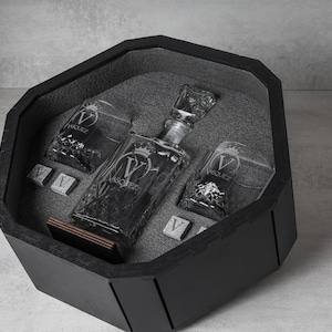 Personalized Whiskey Decanter - Groomsmen Keepsake, Wedding Present, Engraved Bourbon Set, Bachelor Celebration Gift, Custom Glassware Box