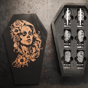 Engraved Sugar Skull Tequila Shot Glass Set in Wooden Coffin Box – Day of the Dead Mezcal Gift, Santa Muerte Barware for Him