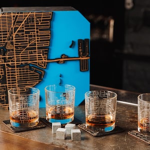 City Map Whiskey Glass – Custom Urban Design Rocks Tumbler for Men, Old Fashioned Bourbon Gift, Engraved Glass in Wood Box, Groom Gift