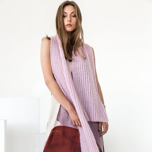 Schal aus weichem Alpaka und Mohair. Hübscher rosa gestrickter Schal.