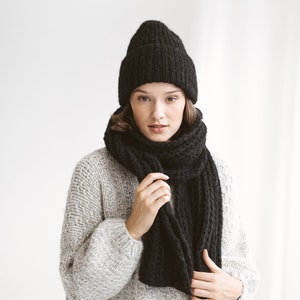 scarf, infinity scarf, blanket scarf, brown, felt hat, hat, bag, black,  black bag, winter outfits, louis vuitton - Wheretoget