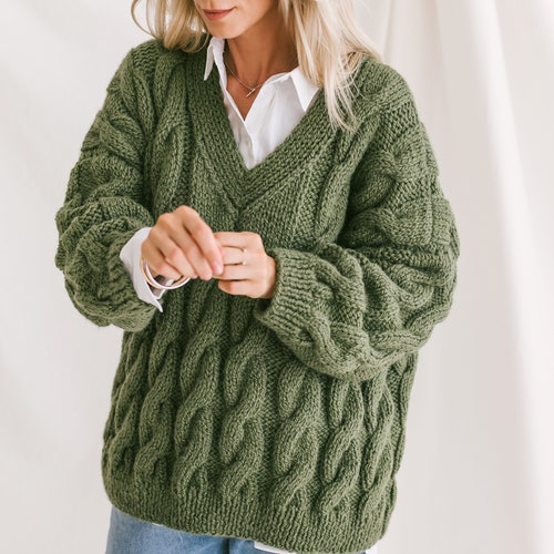 KnotoWear Green Oversize Alpaca Sweater, Chunky Forest Green Wool Sweater, V Neck Pullover, Cable Knit Woman Pullover, Oversized Olive Green Jumper