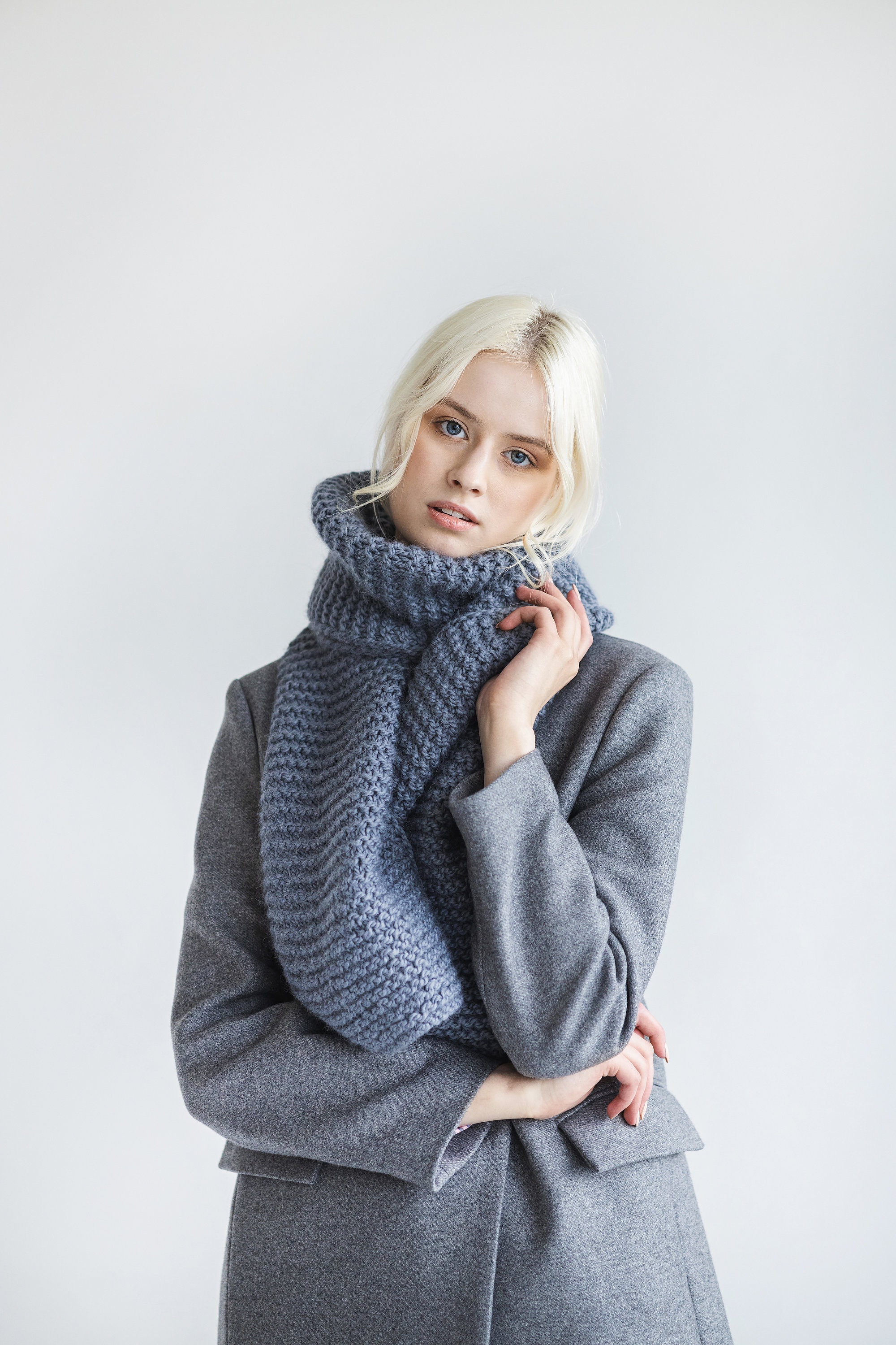 Beige Super Chunky Knit Alpaca Wool Scarf for Woman, Camel Brown