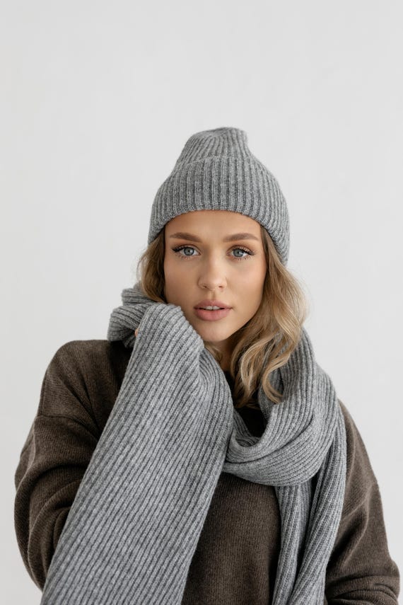 Long Soft Gray Ribbed Knit Merino Wool Women display picture 2