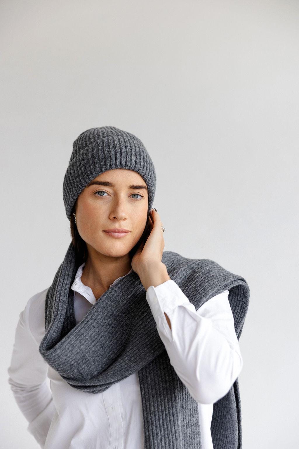 Lemon Women\'s Cozy Knit Hat and Scarf Set in Gray
NWT Grey Hand Knit Hat & Scarf, Winter Women main image 3