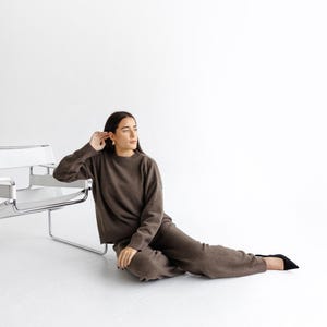 Braune gestrickte Hose mit hoher Taille aus Merinowolle, Lougewear entspannter minimaler Stil Strickhose mit weitem Bein, zierliche und große Optionen verfügbar