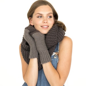 Schlauchschal und Handschuhe in braun, Alpaka Schal mit Winterhandschuhe, warmer Schlauchschal und Handschuhe, Armstulpen Bild 3
