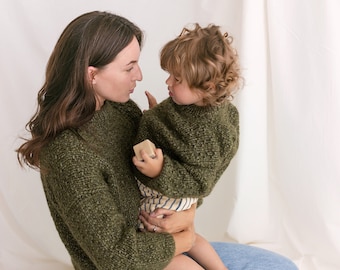 Suéteres de punto de cable de mamá y yo a juego, jerseys verde oliva Me & Mini Me, jersey suave para niños pequeños a juego Mini Me, jersey de hijo de momia de alpaca