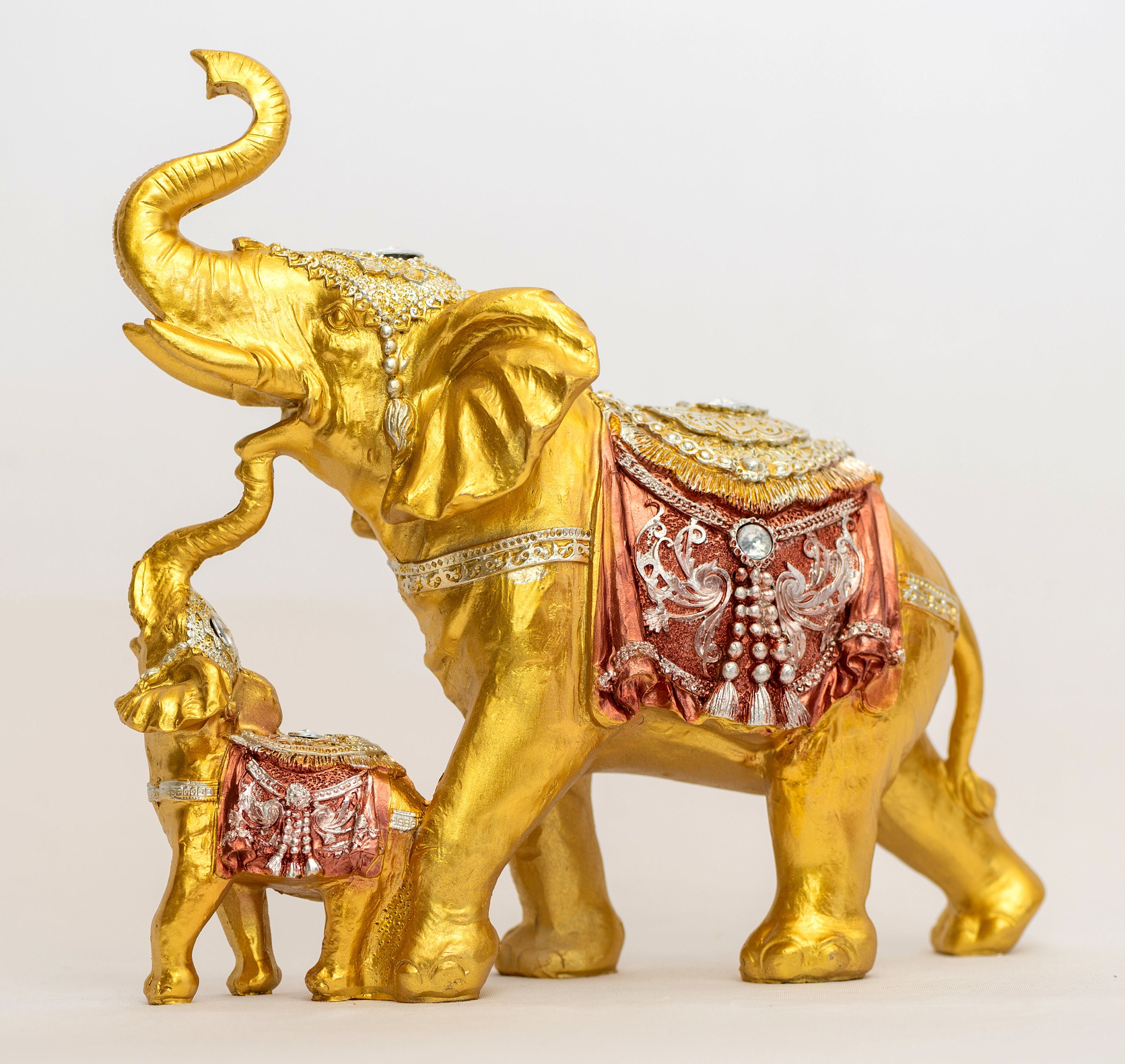  AEVVV Figuras de elefante indio para parejas, 2 piezas,  decoración de elefantes, figuras de elefante Feng Shui con tronco hacia  arriba, regalos de elefante, decoraciones de elefante : Hogar y Cocina