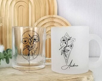 Glastasse personalisiert mit Namen und Monatsblume | Geburtsblume Sternzeichen - Geschenk für Freundin | Muttertagsgeschenk | Geburtstag