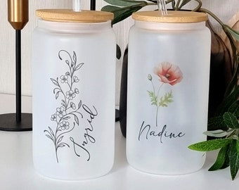 Personalized drinking glass with birth flower | Bamboo lid and straw | Frosted glass with name | Gift for girlfriend | Birthday | Bachelorette party