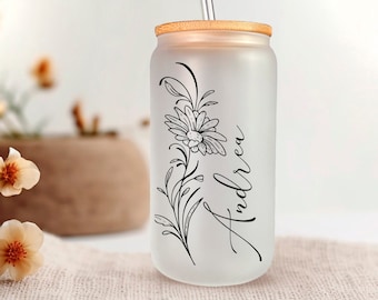 Trinkglas personalisiert mit Geburtsblume | Bambusdeckel Trinkhalm | Glas mit Namen satiniert |  Geschenk für Freundin | Geburtstag | JGA