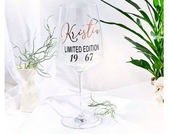 Weinglas XL mit Namen und Geburtsjahr roségold - personalisiertes Geschenk für Freundin, Schwester | Hochzeitsgeschenk | Geburtstag | JGA