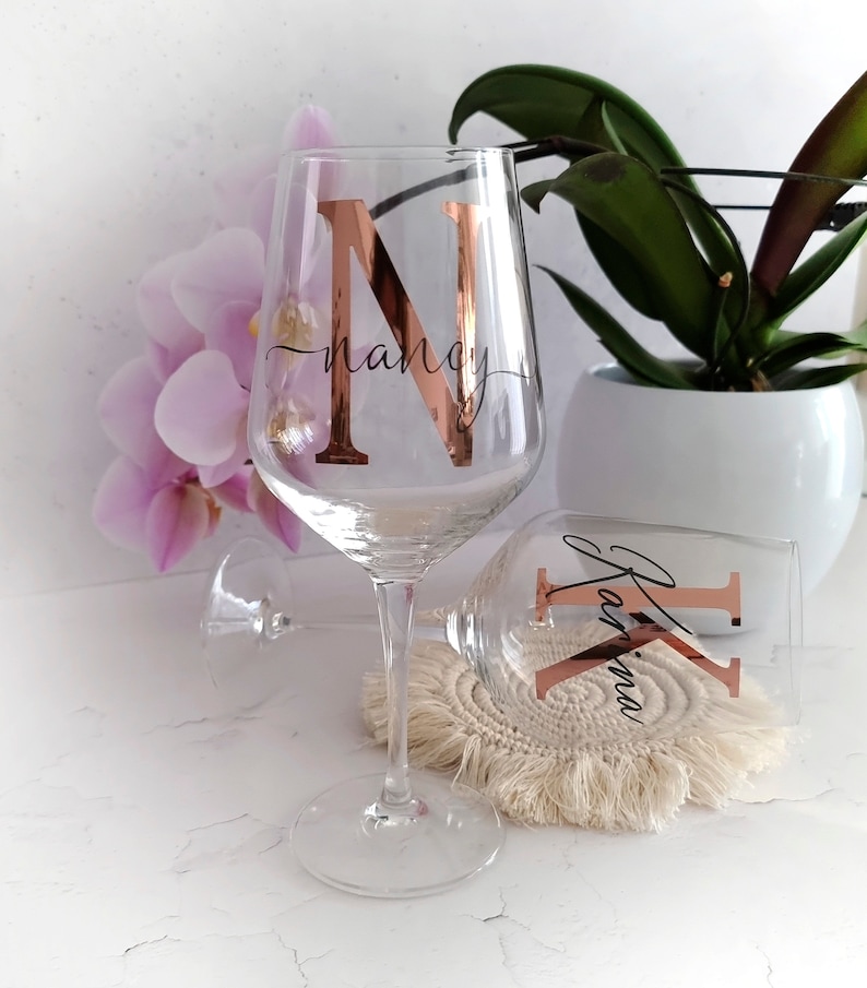 Weinglas XL mit Namen und Monogramm roségold personalisiertes Geschenk für Freundin Hochzeitsgeschenk Geburtstag JGA Bild 1