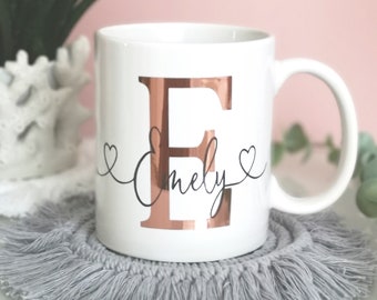 Tasse mit Namen und Monogram roségold - personalisiertes Geschenk für Freundin | Muttertagsgeschenk | Geburtstag | Weihnachten