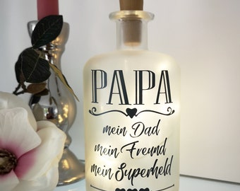 Dekoflasche mit Beleuchtung Vatertag Männertag * Beleuchtung * Flaschenlicht * Bottlelight - Papa Superheld Legende Statement Spruch Flasche