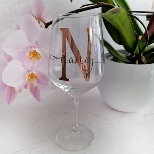 Weinglas XL mit Namen und Monogramm roségold personalisiertes Geschenk für Freundin Hochzeitsgeschenk Geburtstag JGA Bild 2