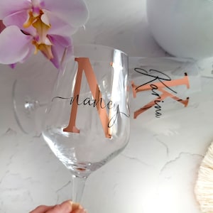 Weinglas XL mit Namen und Monogramm roségold personalisiertes Geschenk für Freundin Hochzeitsgeschenk Geburtstag JGA Bild 3