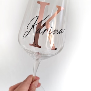 Weinglas XL mit Namen und Monogramm roségold personalisiertes Geschenk für Freundin Hochzeitsgeschenk Geburtstag JGA Schrift 1
