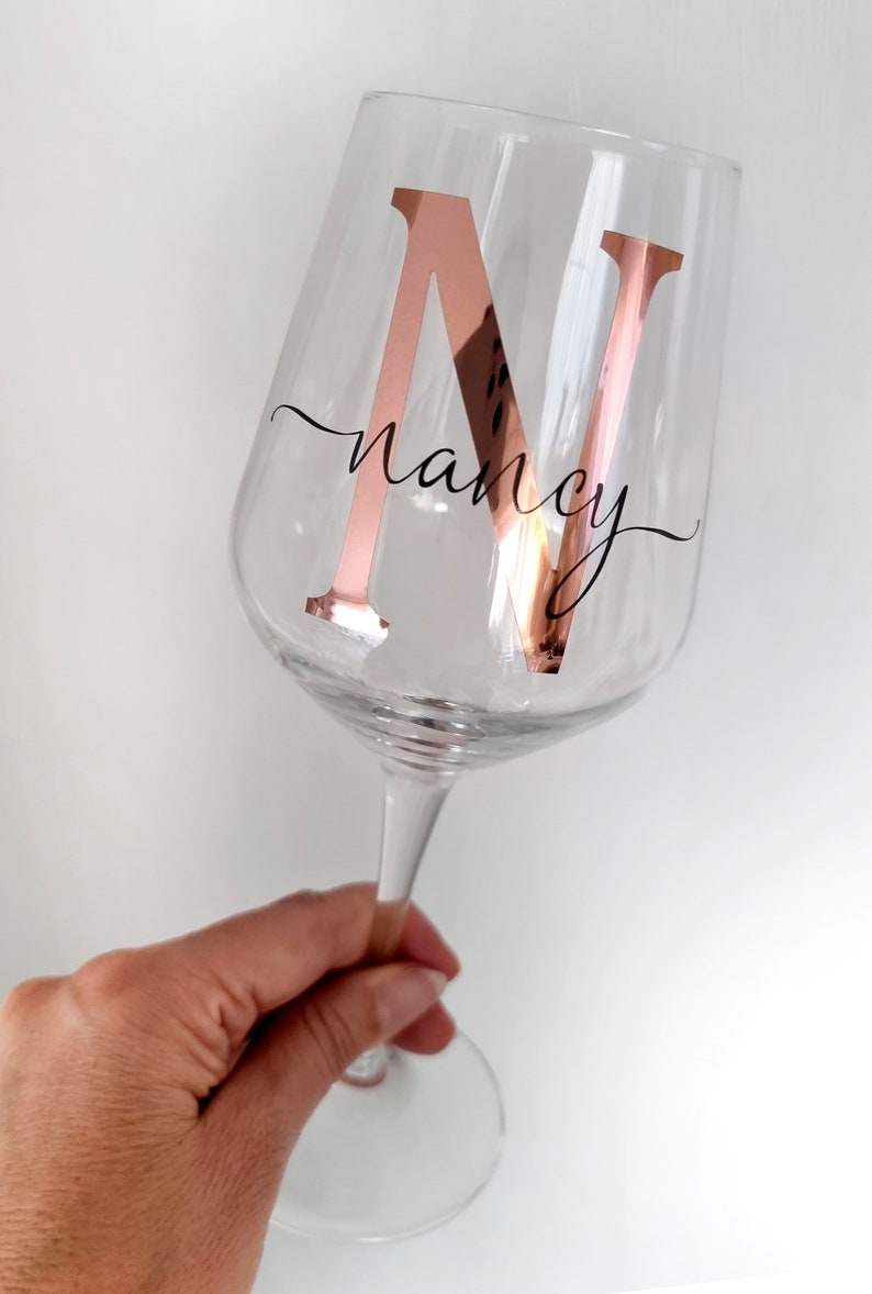 Weinglas XL mit Namen und Monogramm roségold personalisiertes Geschenk für Freundin Hochzeitsgeschenk Geburtstag JGA Schrift 2