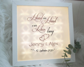 Hochzeitsgeschenk Leuchtrahmen Hand in Hand personalisiert | Beleuchteter Bilderrahmen | Geschenk | Hochzeit