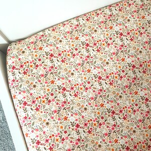 Woodland floral fitted cot sheet (nursery/bedding, 100% cotton)