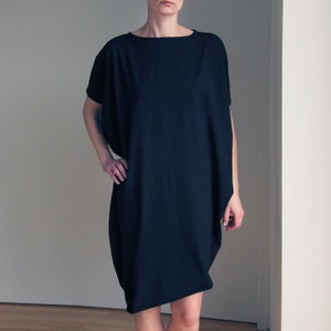 ASYMMETRIC SHORT SLEEVE image 2